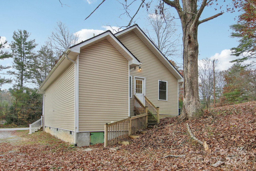 354 Stoney Mountain Rd Hendersonville, NC 28791