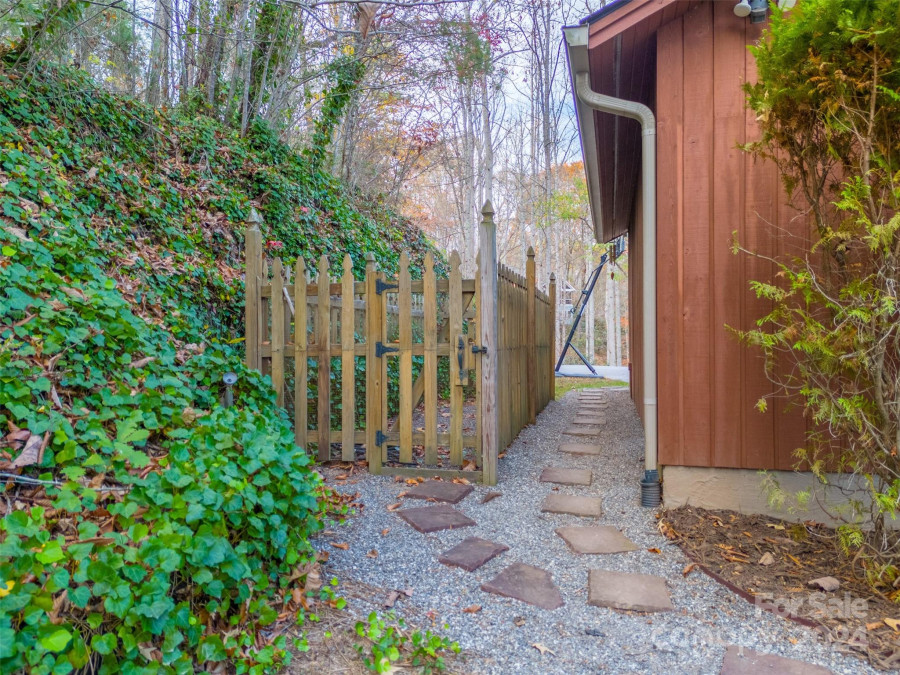 189 Berry Hill Dr Sylva, NC 28779