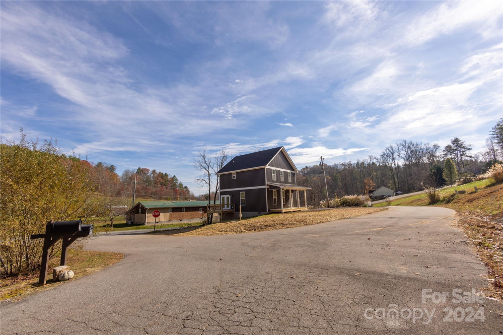 40 Scarlett Ridge Dr Marshall, NC 28753