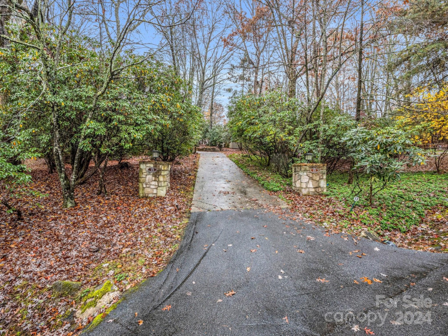 13 Cheestoonaya Ct Brevard, NC 28712