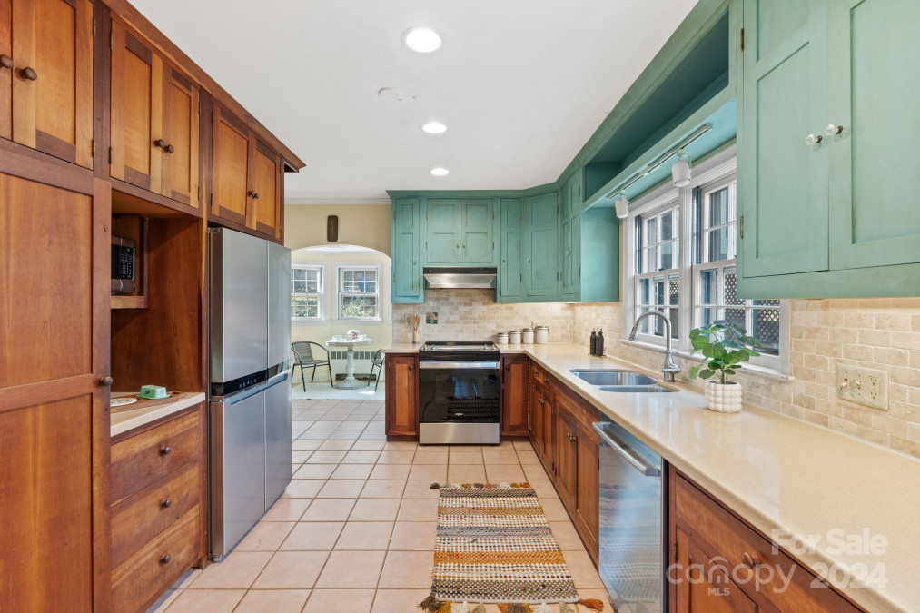 46 Bear Creek Rd Asheville, NC 28806