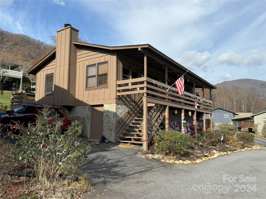 12 Boulder Ln Maggie Valley, NC 28751