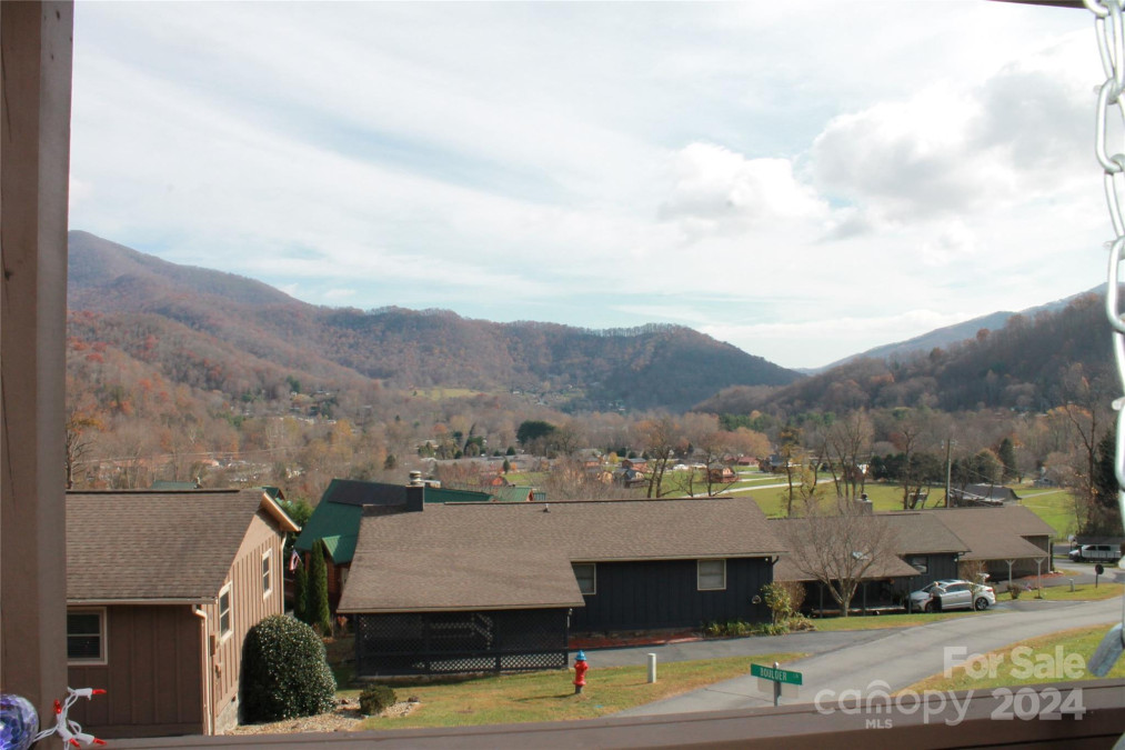 12 Boulder Ln Maggie Valley, NC 28751