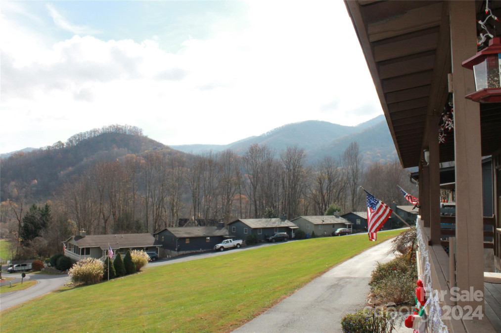 12 Boulder Ln Maggie Valley, NC 28751