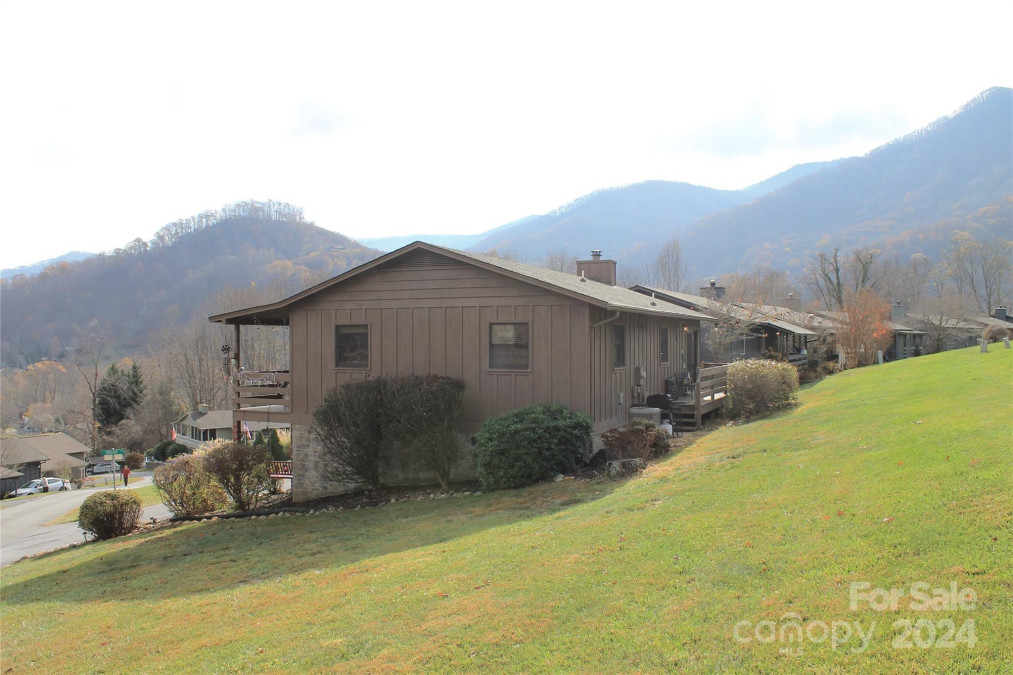 12 Boulder Ln Maggie Valley, NC 28751