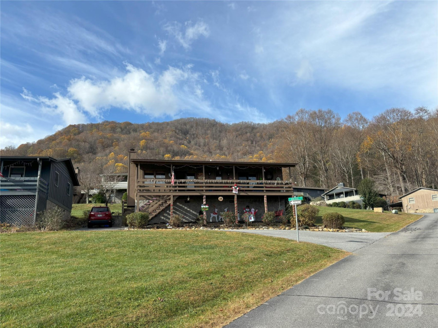 12 Boulder Ln Maggie Valley, NC 28751