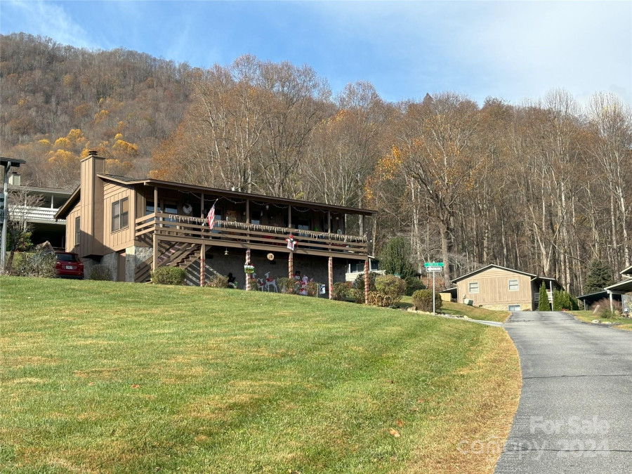 12 Boulder Ln Maggie Valley, NC 28751