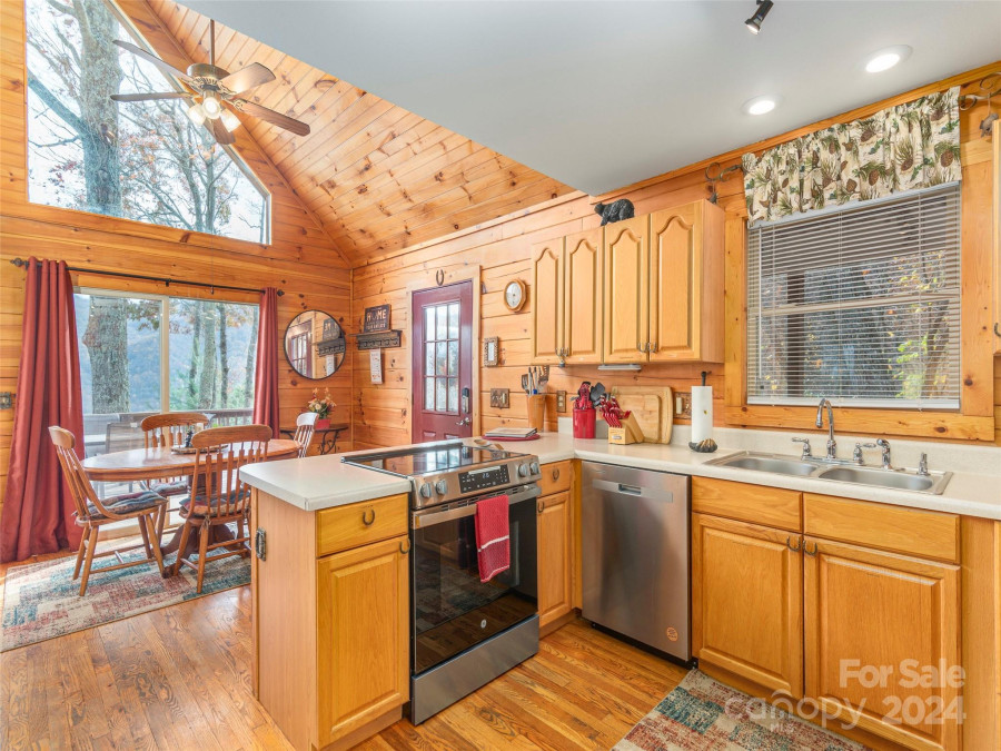 139 Saddle Dr Maggie Valley, NC 28751