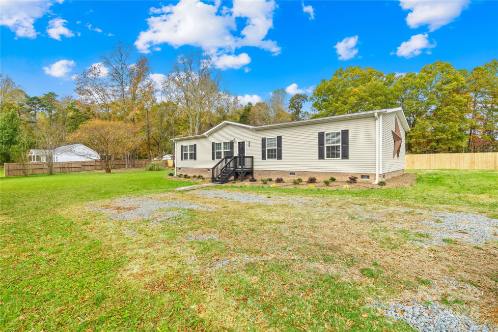 2476 Cimarron Cir Midland, NC 28107