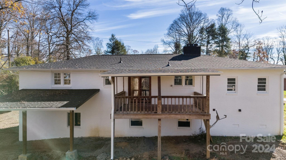 444 Loop Rd Hendersonville, NC 28792