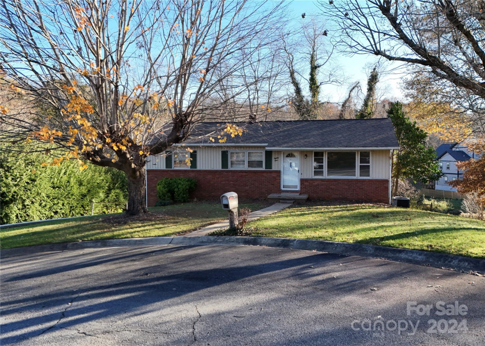 84 Debra Ln Asheville, NC 28806