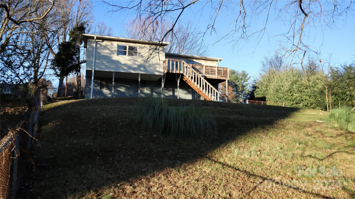 84 Debra Ln Asheville, NC 28806