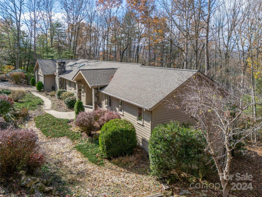 70 Old Hickory Trl Hendersonville, NC 28739