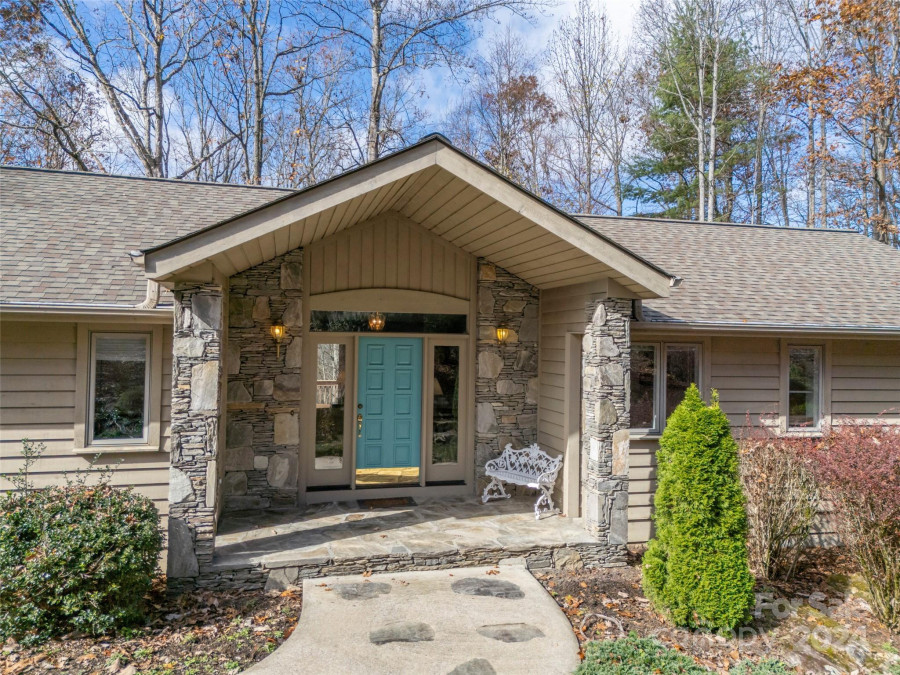 70 Old Hickory Trl Hendersonville, NC 28739