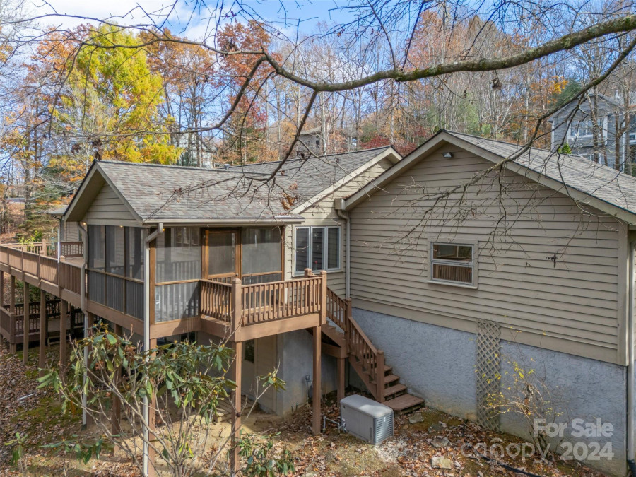 70 Old Hickory Trl Hendersonville, NC 28739