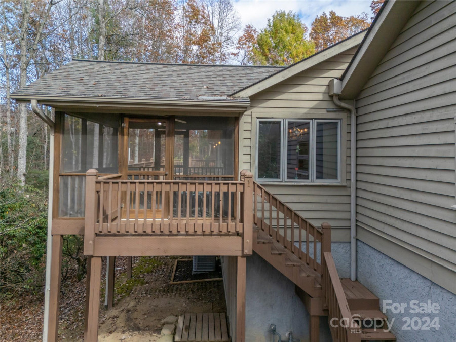 70 Old Hickory Trl Hendersonville, NC 28739