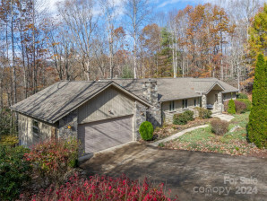 70 Old Hickory Trl Hendersonville, NC 28739