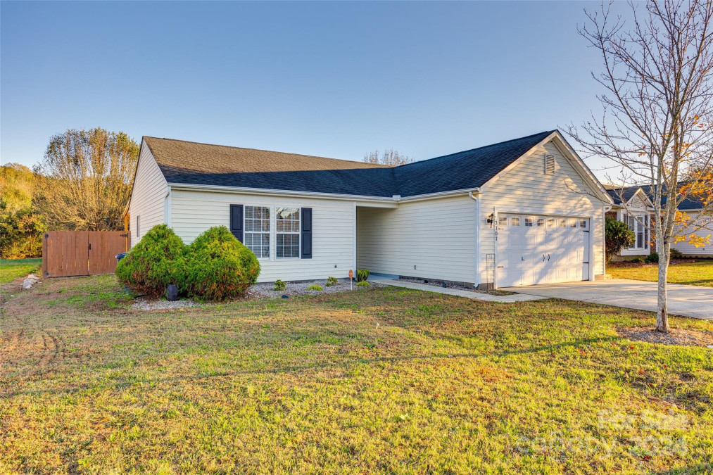 3707 Cardinal Bluff Ln Indian Trail, NC 28079