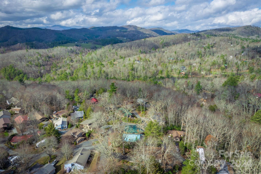 33 Summit Ln Newland, NC 28657