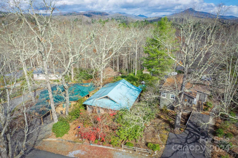 33 Summit Ln Newland, NC 28657