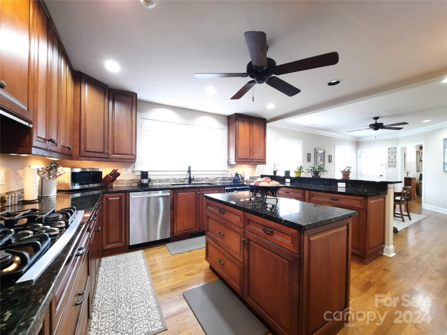 58 Towne Place Dr Hendersonville, NC 28792