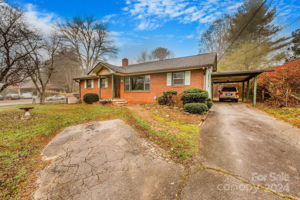 106 7th St Black Mountain, NC 28711