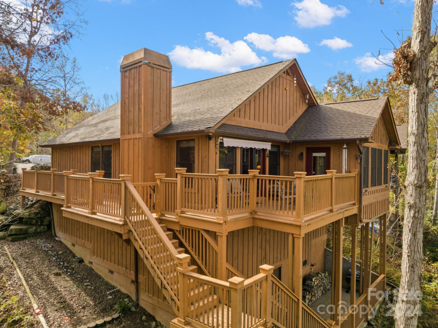 5 Chalet Ct Mill Spring, NC 28756