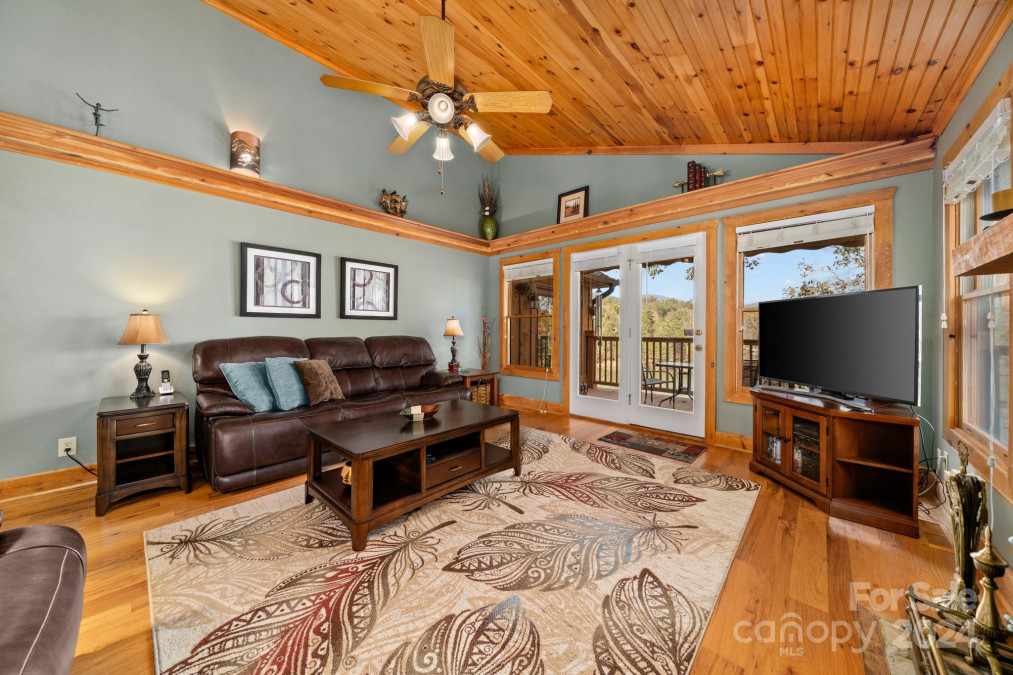 5 Chalet Ct Mill Spring, NC 28756