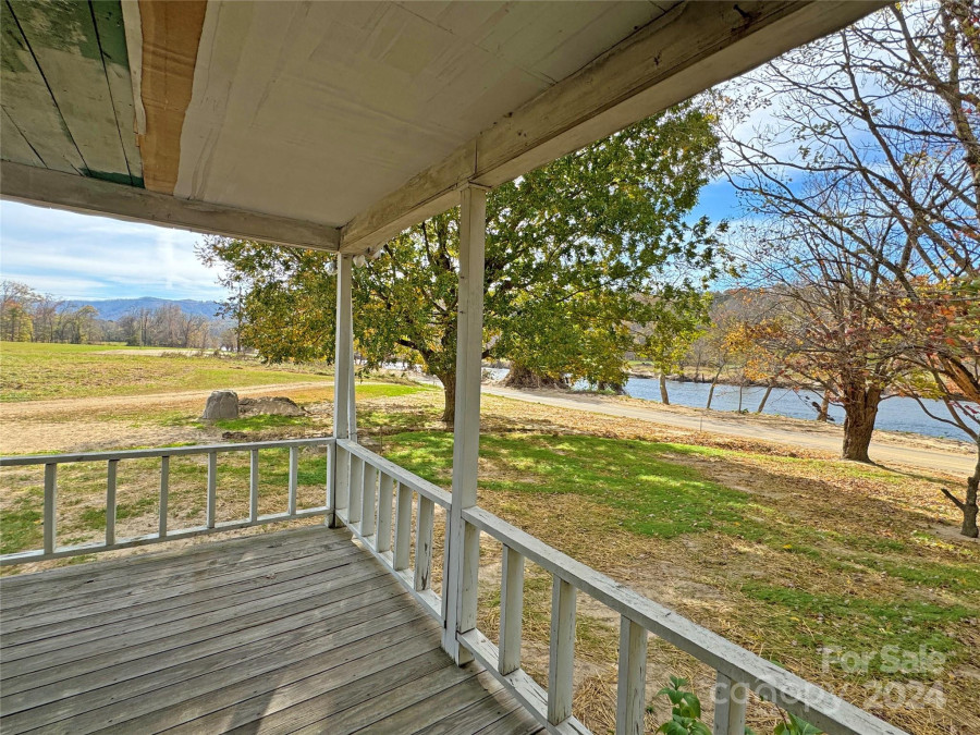 2124 River Rd Hot Springs, NC 28743