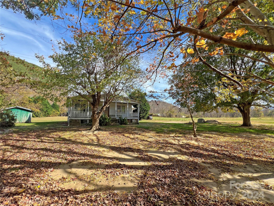 2124 River Rd Hot Springs, NC 28743