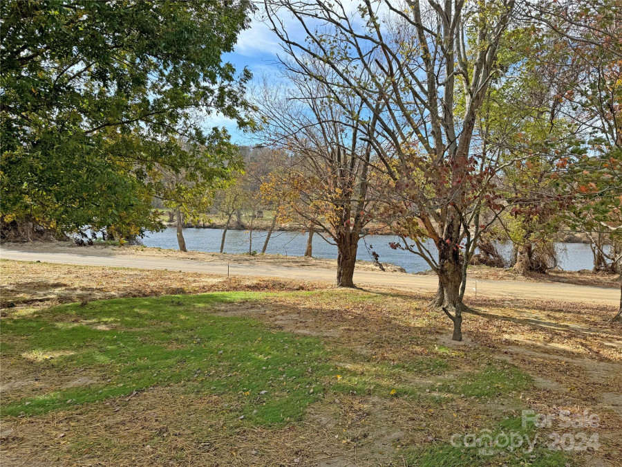 2124 River Rd Hot Springs, NC 28743