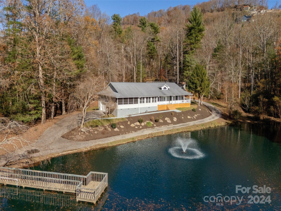 530 Stoney Mountain Rd Hendersonville, NC 28791