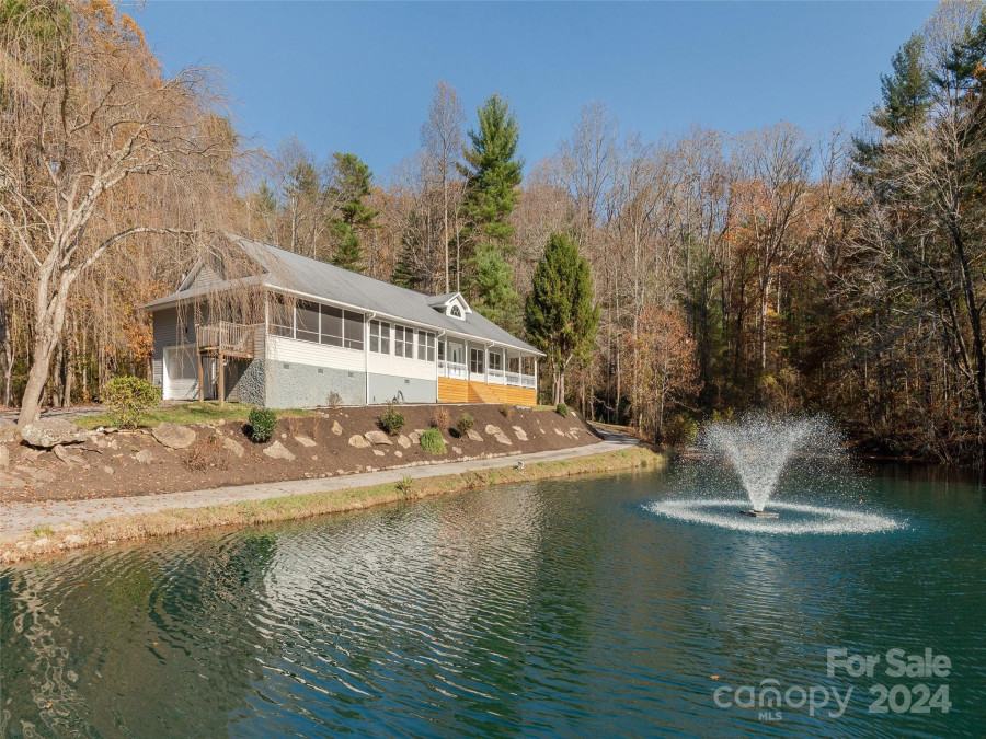 530 Stoney Mountain Rd Hendersonville, NC 28791