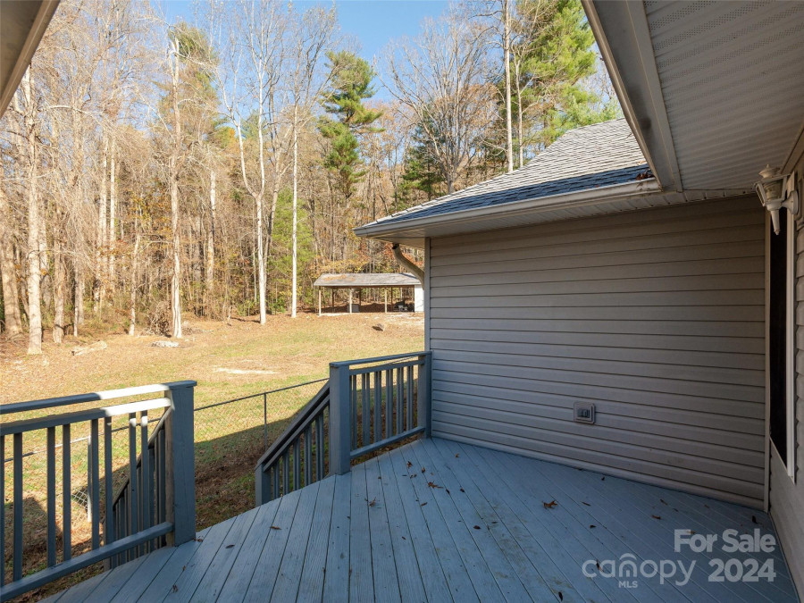 530 Stoney Mountain Rd Hendersonville, NC 28791