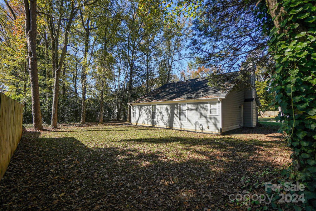 5019 Poplar Glen Dr Matthews, NC 28104