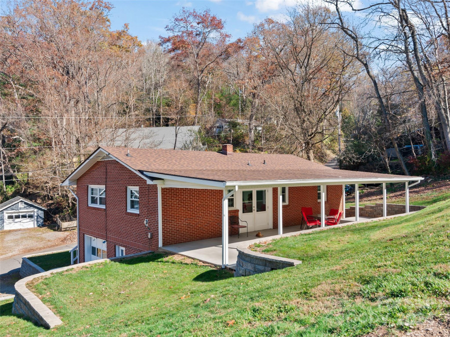 22 Yarborough St Waynesville, NC 28786