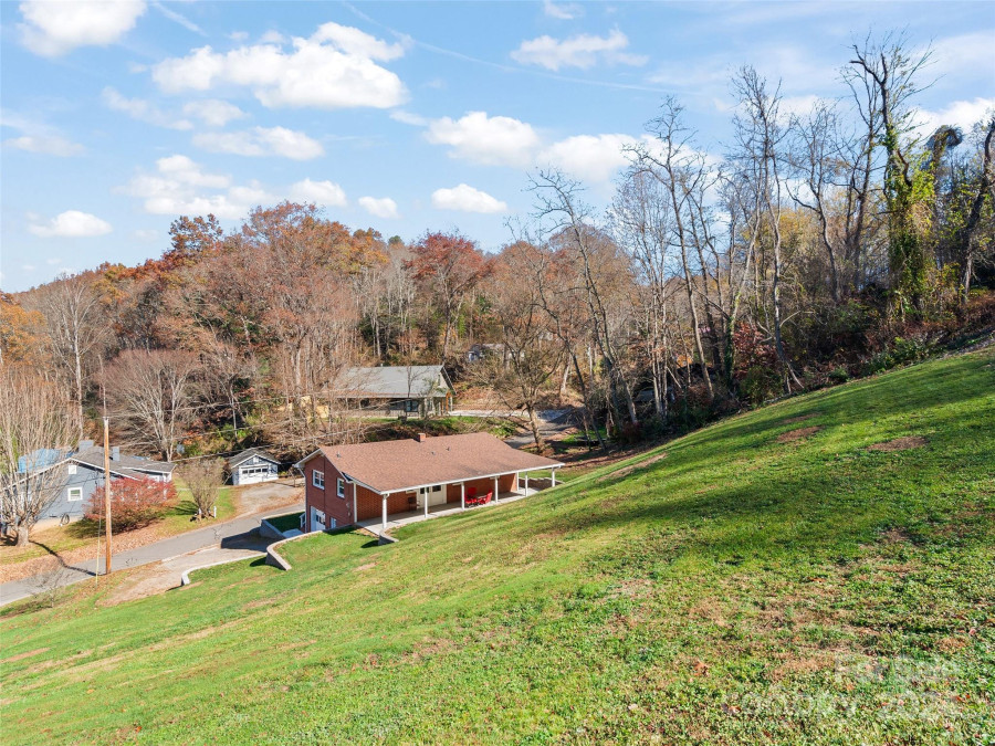 22 Yarborough St Waynesville, NC 28786