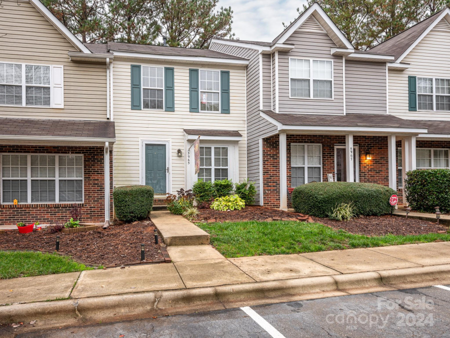 5965 Cougar Ln Charlotte, NC 28269