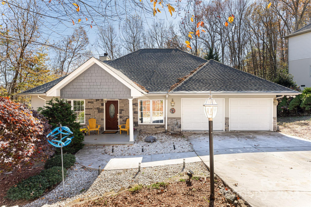 2508 Carriage Falls Ct Hendersonville, NC 28791