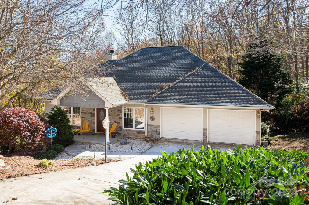 2508 Carriage Falls Ct Hendersonville, NC 28791