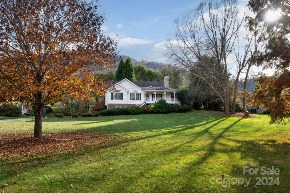 70 Banbury Ct Waynesville, NC 28786