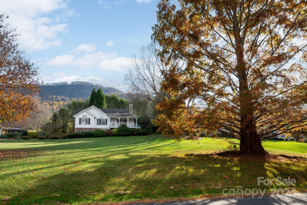 70 Banbury Ct Waynesville, NC 28786