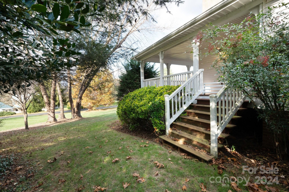 70 Banbury Ct Waynesville, NC 28786