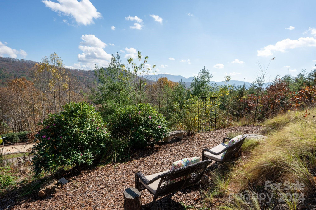 48 Huntington Chase Dr Asheville, NC 28805