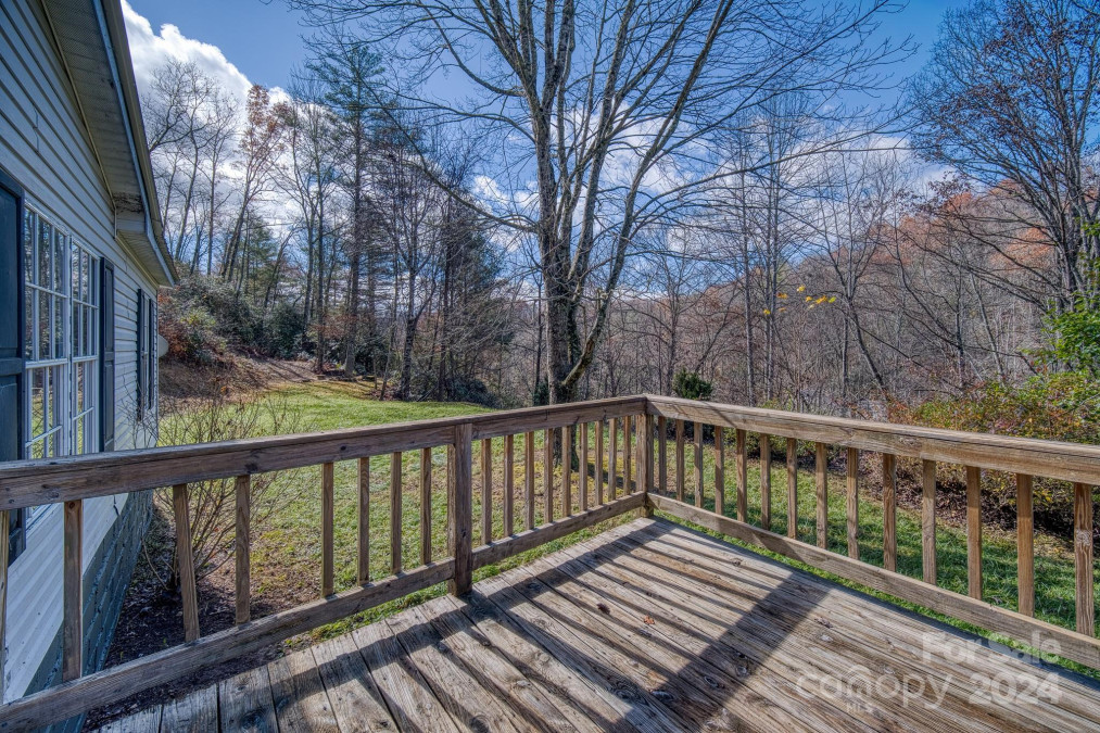 80 Viola Ln Balsam Grove, NC 28708