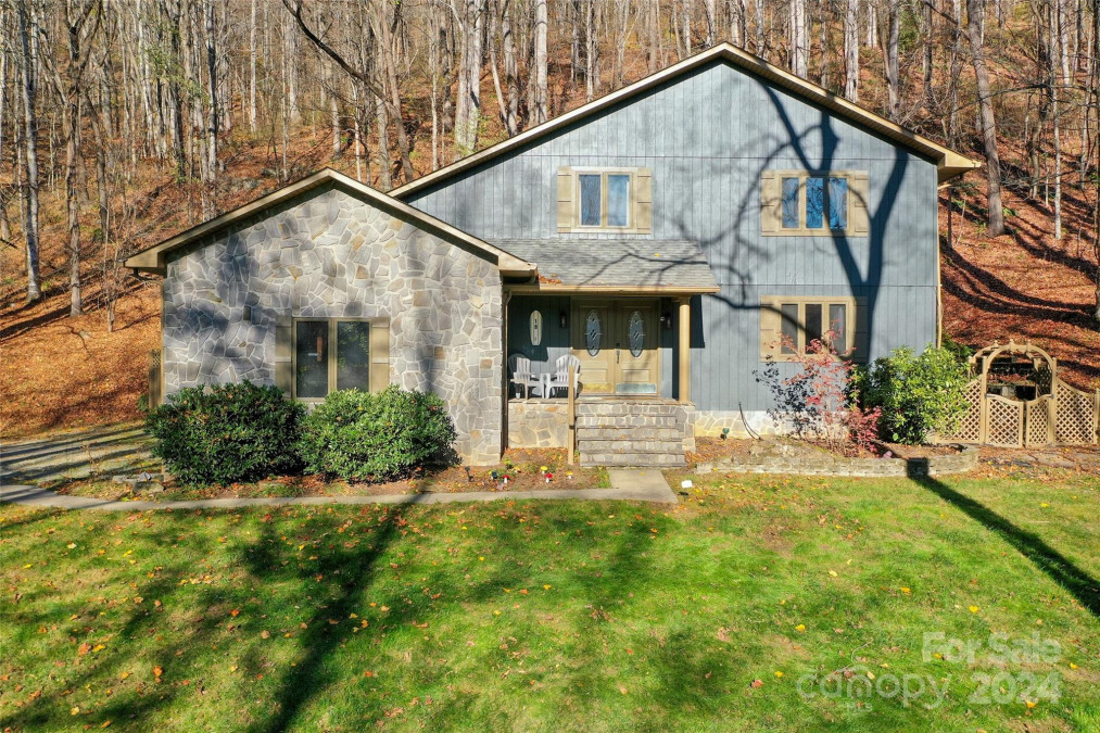 18 Parker Point Waynesville, NC 28786