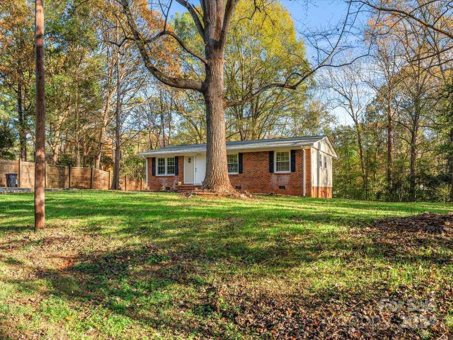 8745 Pine Tree Cir Charlotte, NC 28278