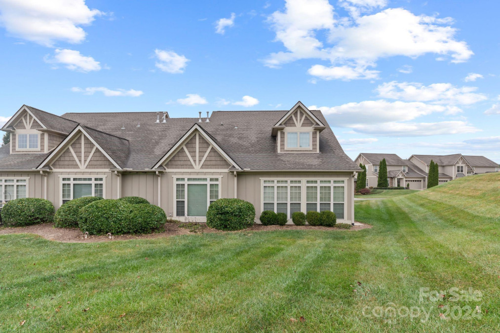 22 Florian Ln Fletcher, NC 28732