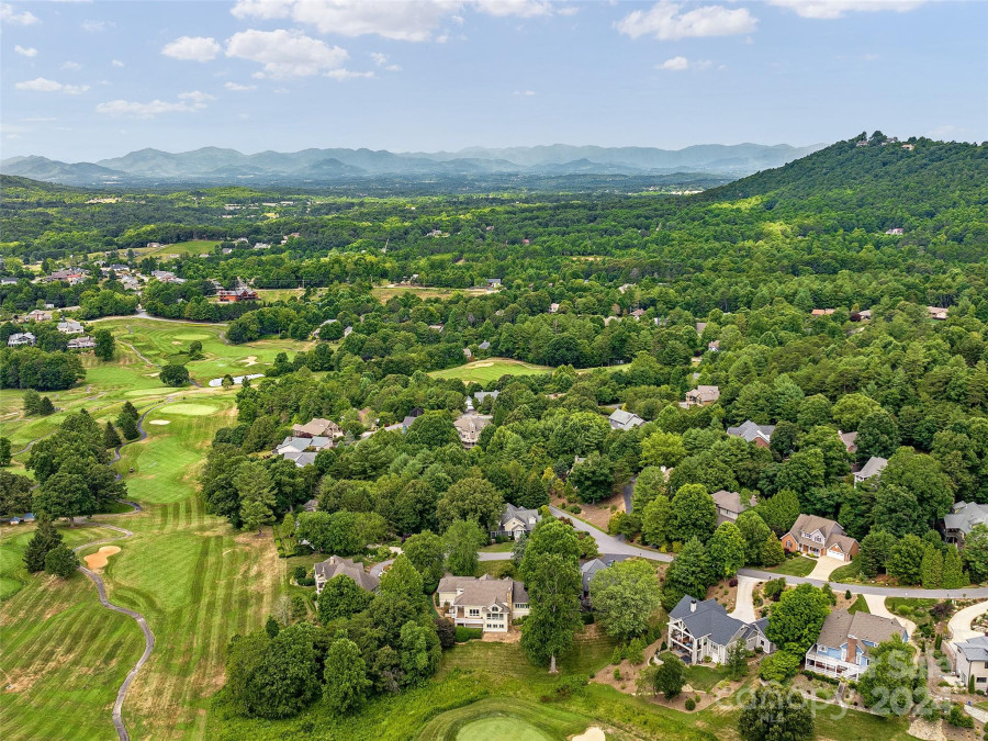 4 Crescent Ct Weaverville, NC 28787