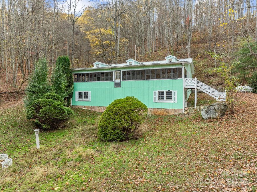 61 Doe Loop Hot Springs, NC 28743